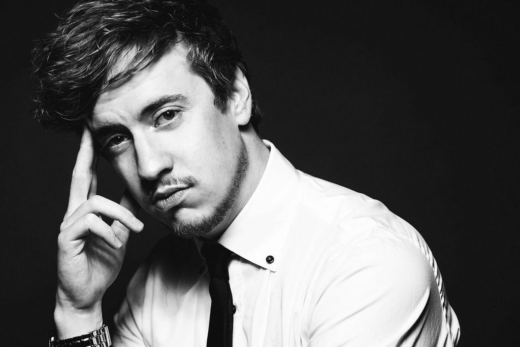 MV5BNDA5NTMzNjU3MV5BMl5BanBnXkFtZTgwMjI0MDc2NzE@._V1_